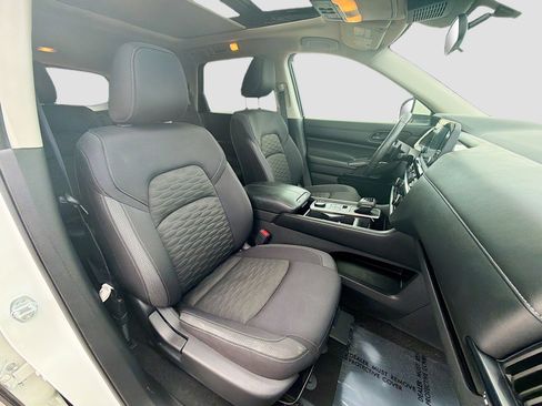 Used 2023 Nissan Pathfinder SV w/ SV Premium Package AWD/4WD image 34