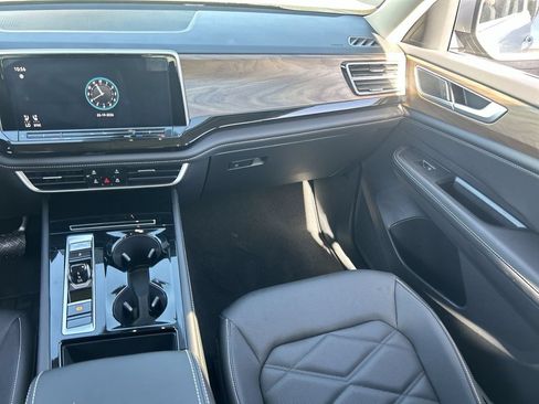 New 2026 Volkswagen Atlas SE FWD image 12