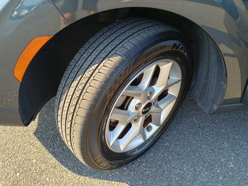 Used 2022 Kia Soul LX w/ Technology Package image 9