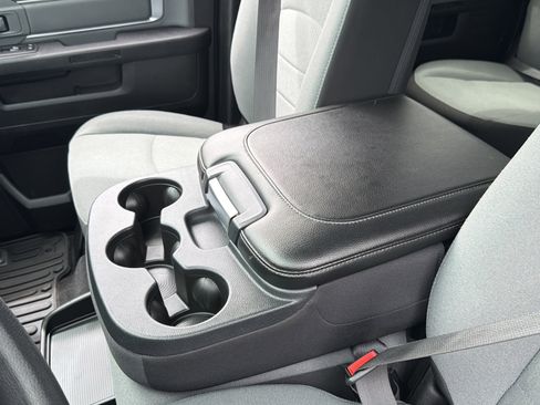 Used 2022 RAM 1500 Classic SLT AWD/4WD image 17