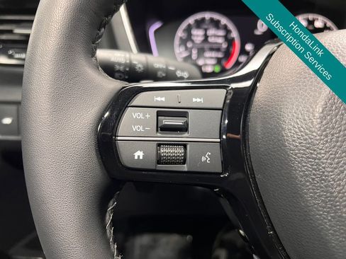 Used 2025 Honda Pilot Touring image 9