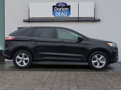 Certified 2022 Ford Edge SE image 2