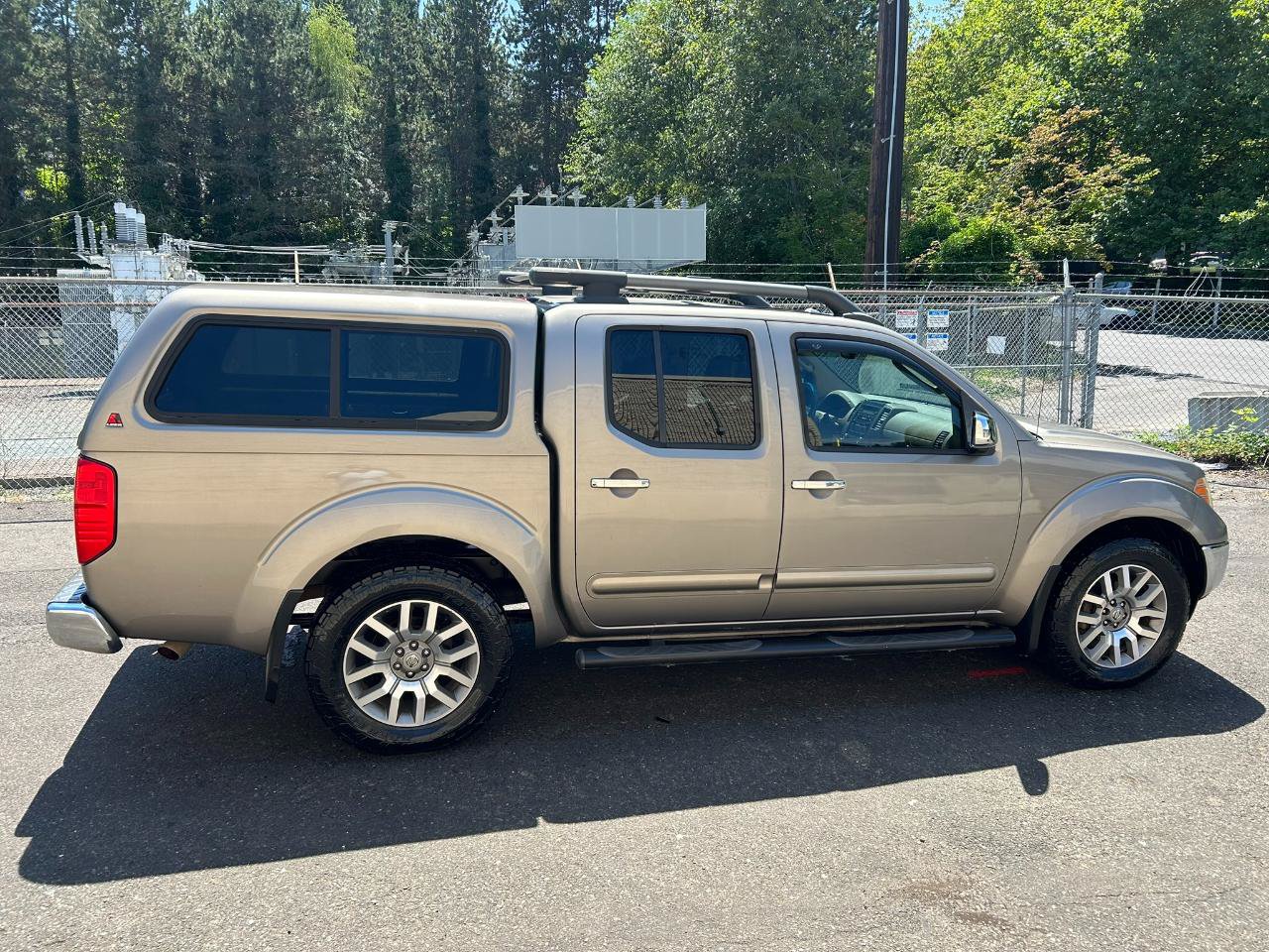 Used 2009 Nissan Frontier LE w/ LE Value Truck Pkg AWD/4WD image 4