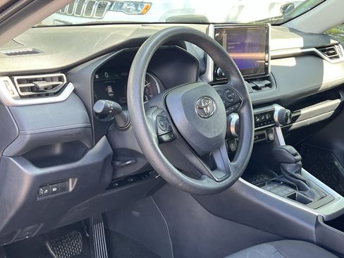 Used 2025 Toyota RAV4 XLE AWD/4WD image 16