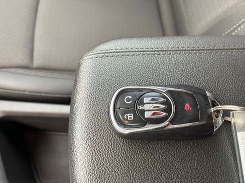 Used 2025 Buick Encore GX Preferred AWD/4WD image 22