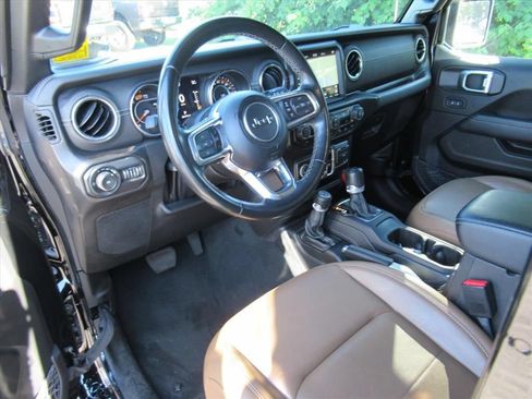 Used 2022 Jeep Wrangler Unlimited Sahara w/ LED Lighting Group AWD/4WD image 19
