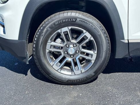 Used 2025 GMC Terrain Elevation w/ Technology Package II AWD/4WD image 11