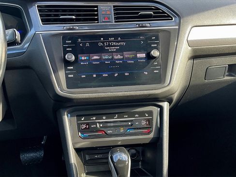 Used 2024 Volkswagen Tiguan SE image 6