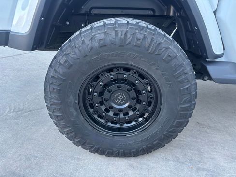 Used 2022 Jeep Gladiator Overland w/ Popular Equipment Package image 11