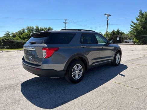 Used 2023 Ford Explorer XLT AWD/4WD image 5