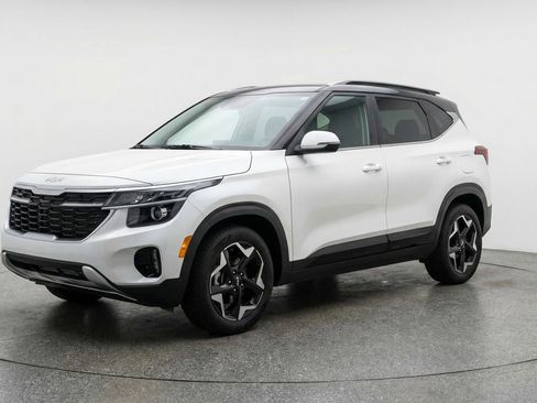 Used 2025 Kia Seltos S image 3