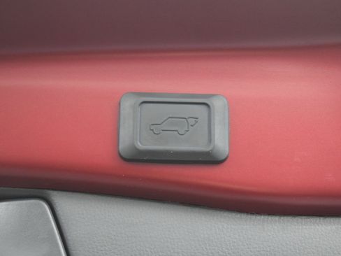 Used 2023 Toyota RAV4 XLE Premium image 12