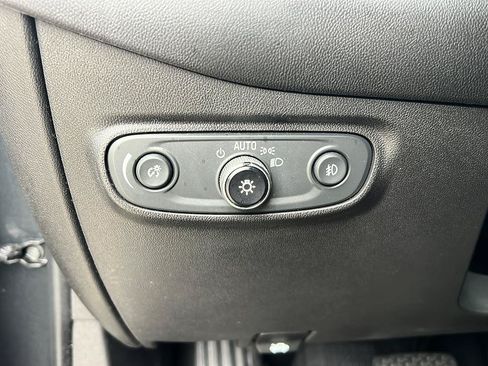 Used 2020 Chevrolet Equinox LT FWD image 27