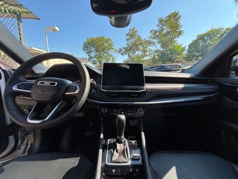 Used 2025 Jeep Compass Trailhawk image 33