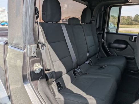 Used 2023 Jeep Gladiator Willys image 31
