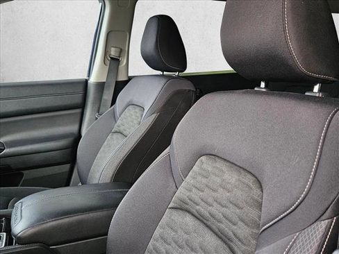 Used 2025 Nissan Pathfinder SV image 15