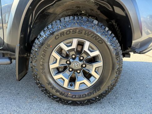 Used 2022 Toyota Tacoma TRD Off-Road image 41