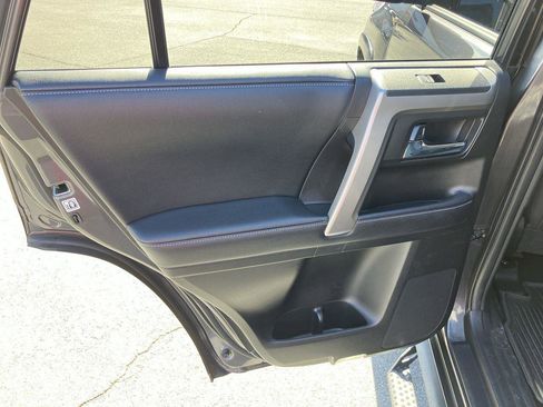 Used 2020 Toyota 4Runner SR5 Premium image 23