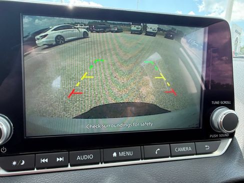 Used 2025 Nissan Sentra SV FWD image 13