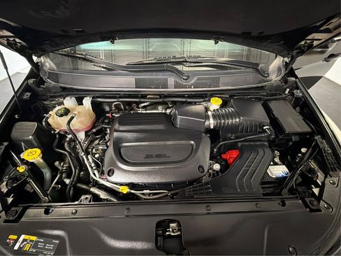 Used 2023 Chrysler Pacifica Touring-L FWD image 11