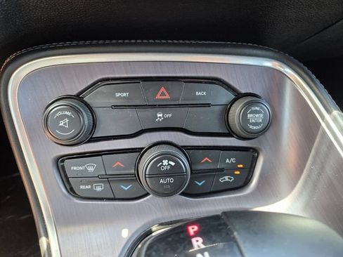 Used 2015 Dodge Challenger SXT RWD image 22