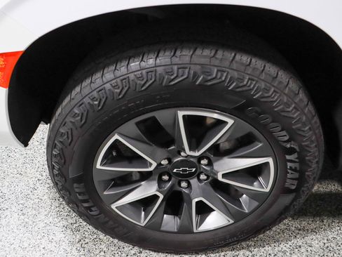 Used 2023 Chevrolet Tahoe Z71 w/ Luxury Package image 11