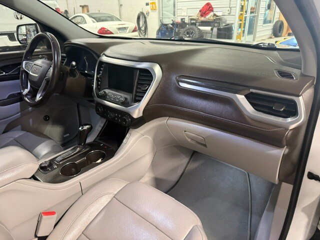 Used 2017 GMC Acadia SLT AWD/4WD image 9