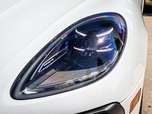 Used 2024 Porsche Macan Turbo AWD/4WD image 6