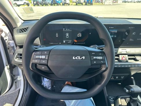 Used 2025 Kia K4 FWD image 12