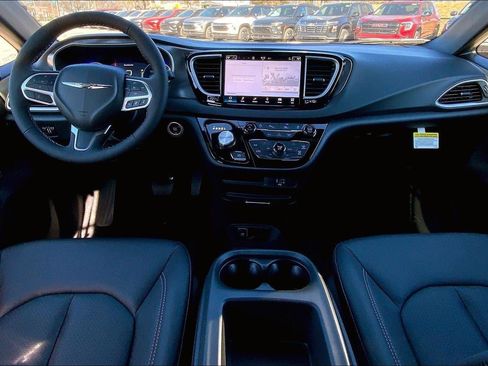 New 2026 Chrysler Voyager LX image 14