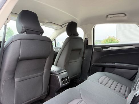 Used 2019 Ford Fusion SE FWD image 14
