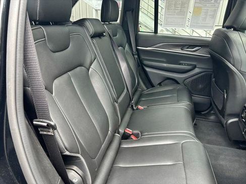 Certified 2024 Jeep Grand Cherokee Limited AWD/4WD image 37