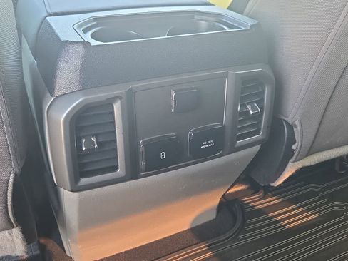 Used 2019 Ford F250 XLT w/ XLT Premium Package image 17