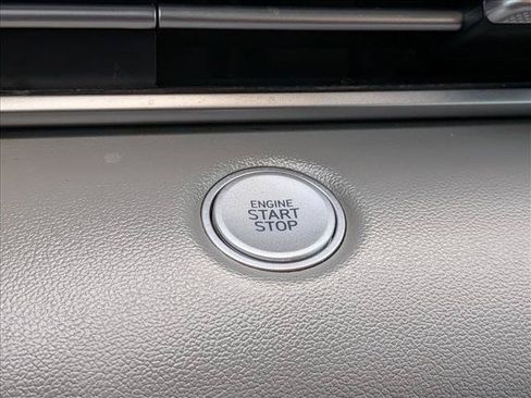 Used 2021 Hyundai Elantra SEL w/ Convenience Package FWD image 17