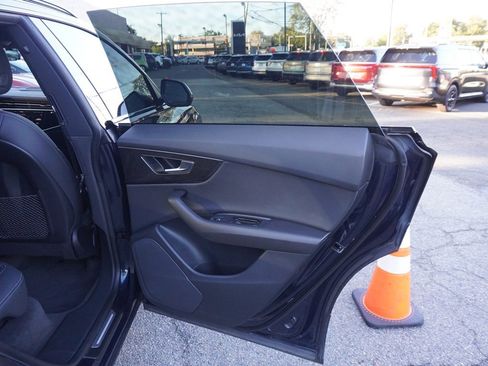 Used 2024 Audi Q8 Premium image 26