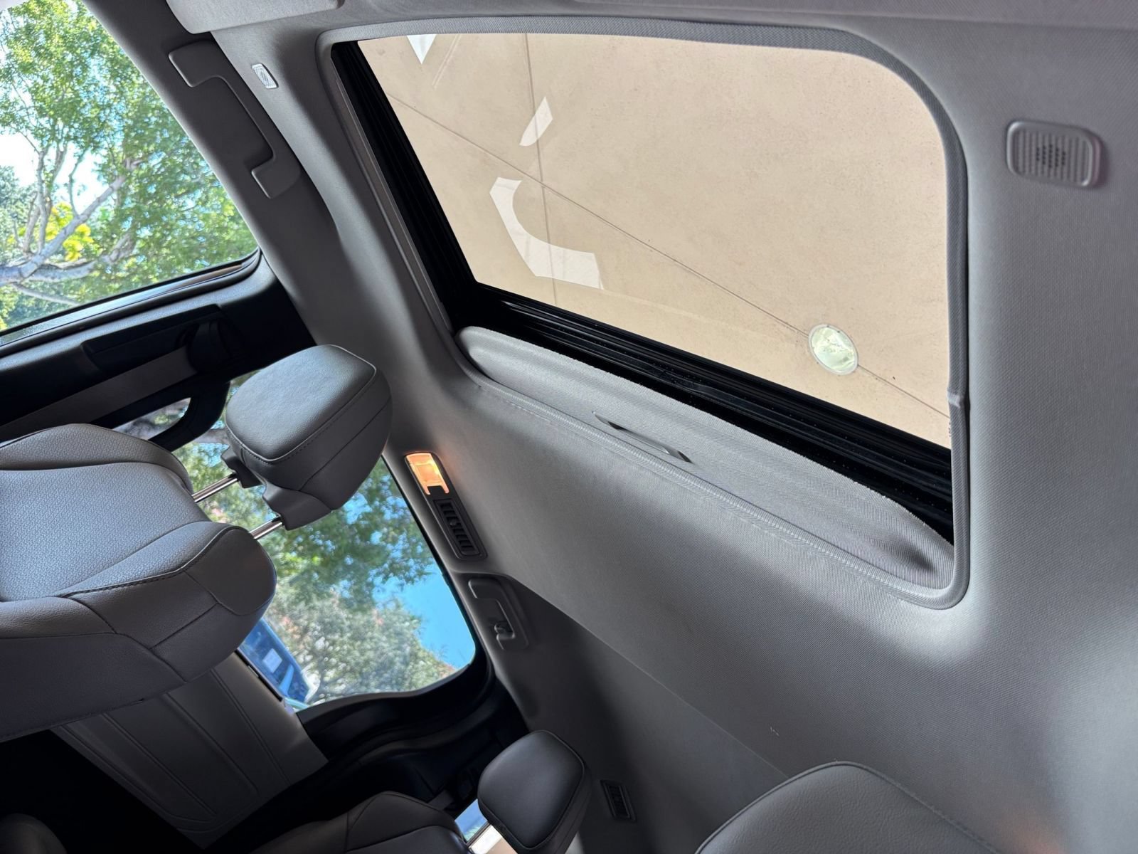 Used 2025 Toyota Sienna XLE FWD image 29