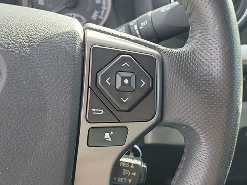 Used 2017 Toyota Tacoma SR5 image 31