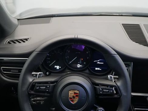 Certified 2026 Porsche Macan AWD/4WD image 18
