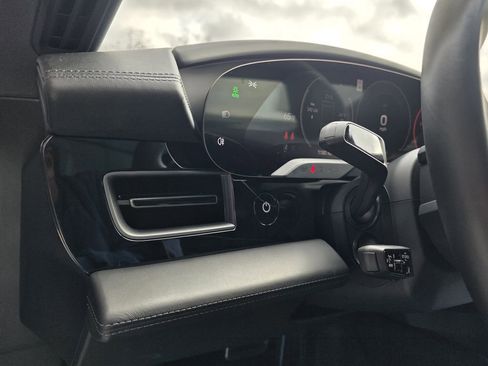 Certified 2025 Porsche Taycan image 21