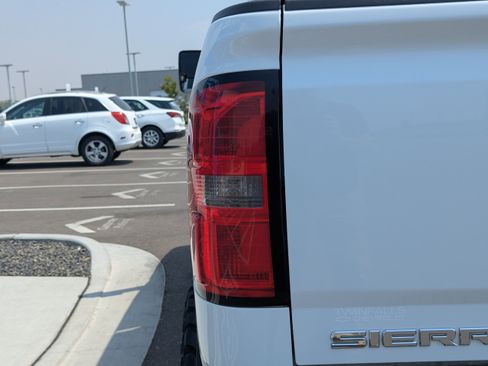 Used 2017 GMC Sierra 3500 SLT w/ Duramax Plus Package AWD/4WD image 44