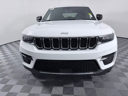 New 2025 Jeep Grand Cherokee Laredo image 3