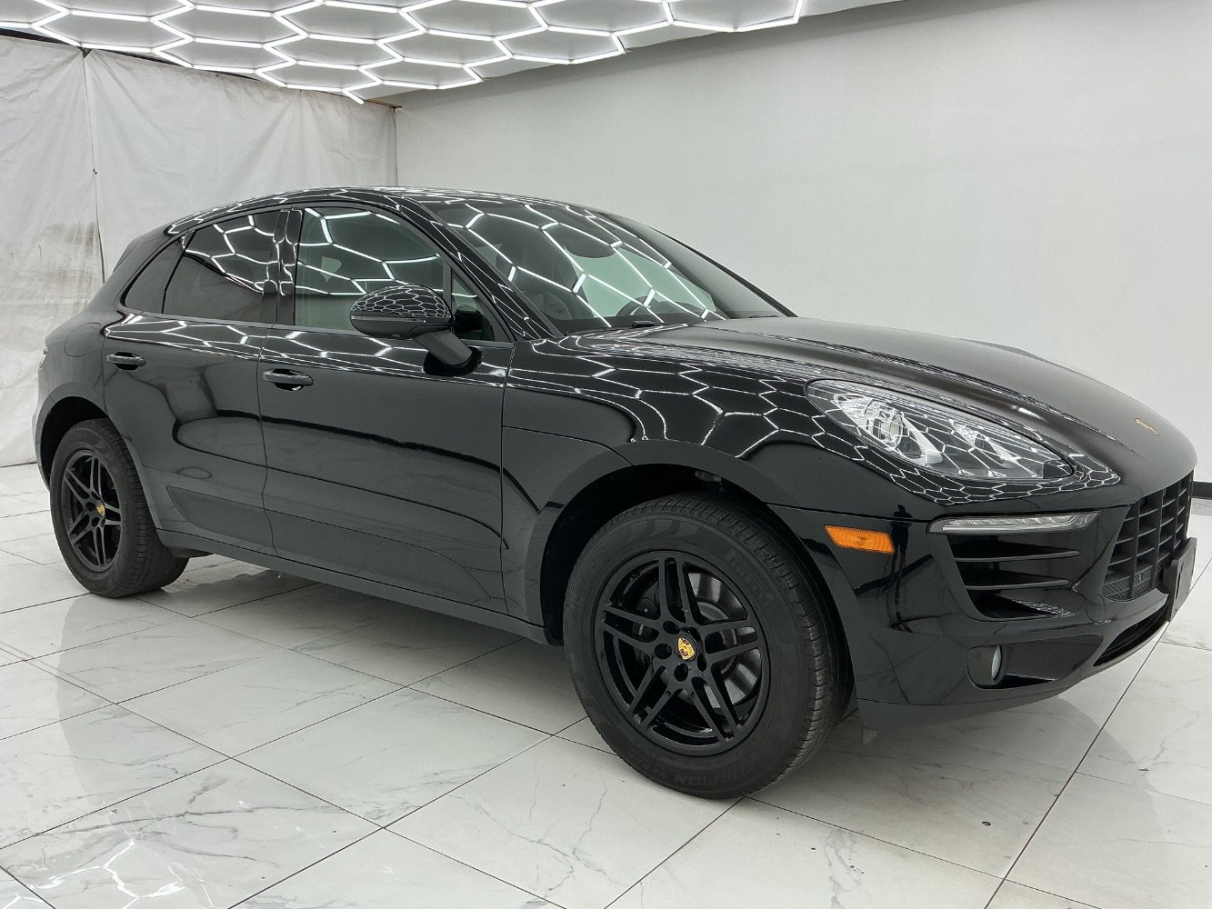 Used 2018 Porsche Macan AWD/4WD image 7