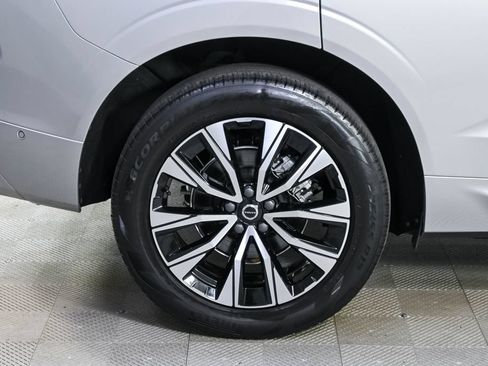 Certified 2024 Volvo XC60 B5 Plus AWD/4WD image 38