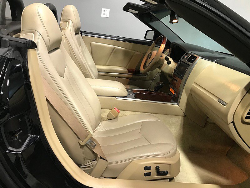 Used 2007 Cadillac XLR RWD image 21