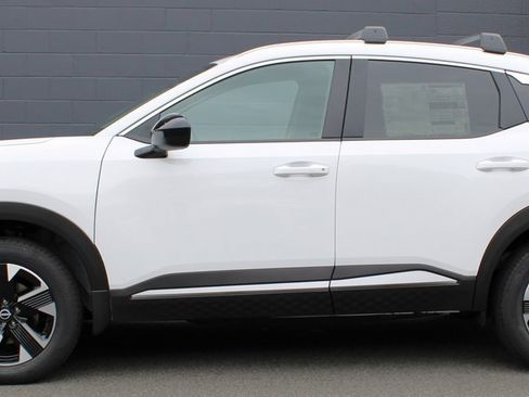 New 2026 Nissan Kicks SV w/ SV Premium Package image 2