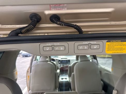 Used 2013 Toyota Sienna Limited image 15