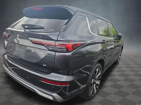Used 2025 Mitsubishi Outlander AWD image 3