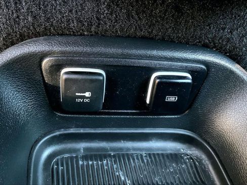 Used 2019 Chrysler Pacifica Limited FWD image 38