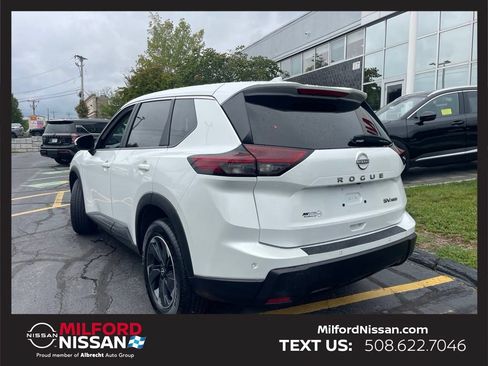 Certified 2024 Nissan Rogue SV AWD/4WD image 3