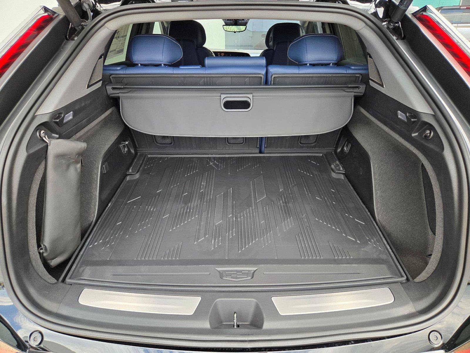 New 2027 Cadillac Optiq Premium Sport w/ LPO, Floor Liner Package AWD/4WD image 32